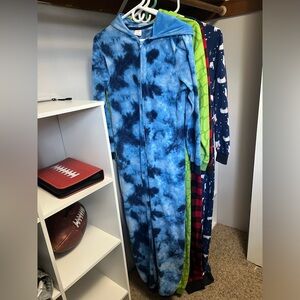 Cat & Jack YOUTH Large Shark one piece footless sleepwear